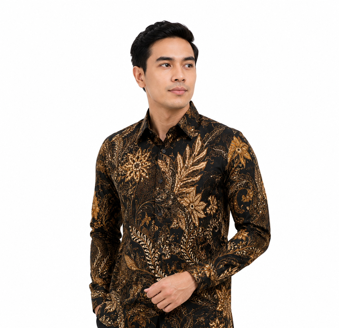 Kemeja Batik Solo pria model slim fit lengan panjang motif kontemporer elegan.